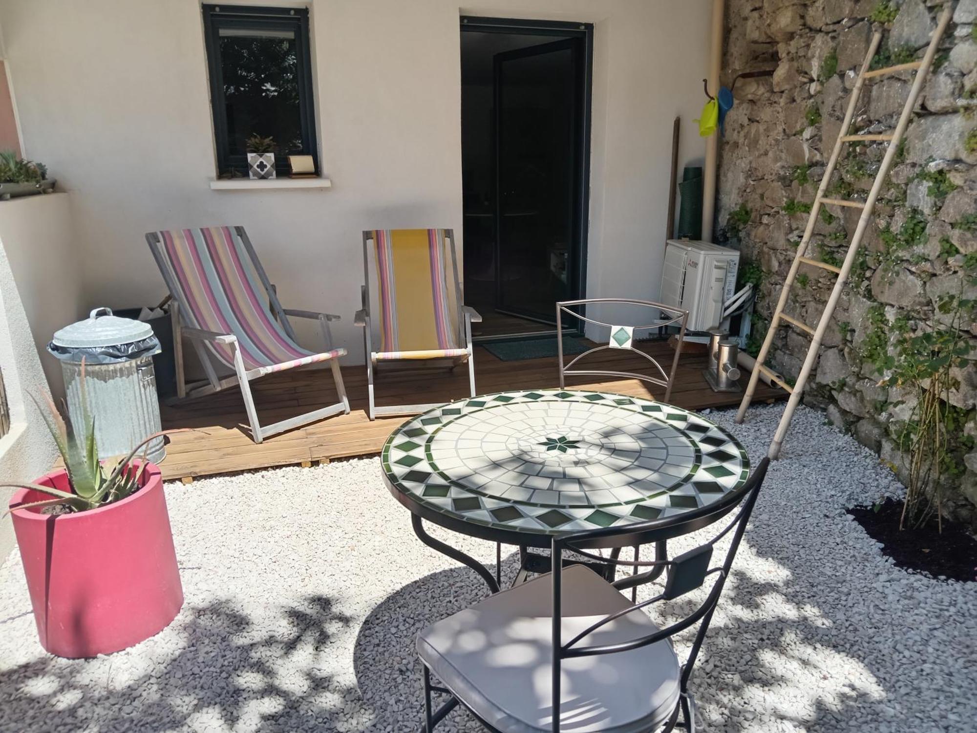 Studio En Rez De Jardin Коллобрьер Номер фото